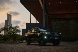 
										Hilux Revo 4×4 GR-S (2.8 L Diesel) full									