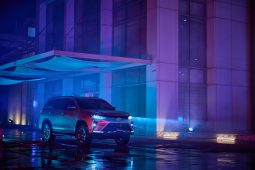 
										Fortuner 4×4 A/T -Σ4 (2. 8 L Diesel ) full									