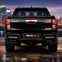 Revo 4×4 GR-S (2.8 L Diesel)